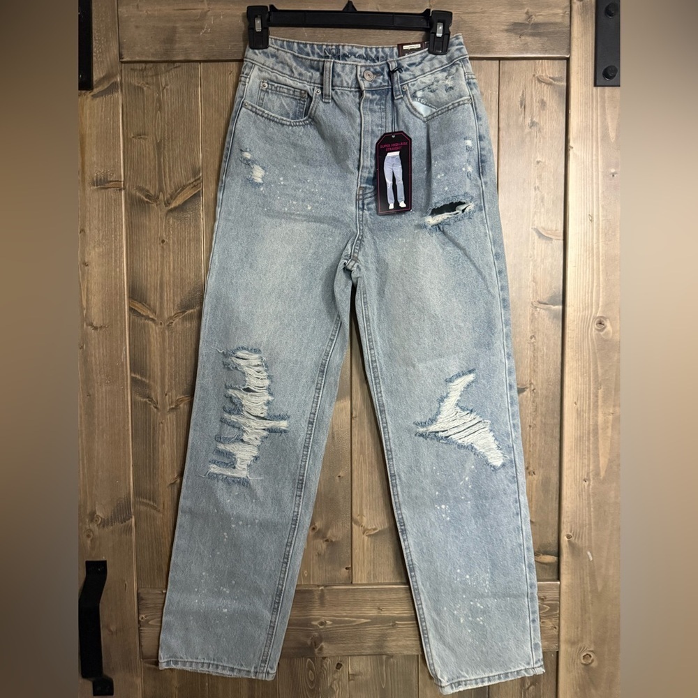 No Boundaries Super High Rise Relaxed Fit Jeans in Light Blue - Picture 3 of 3